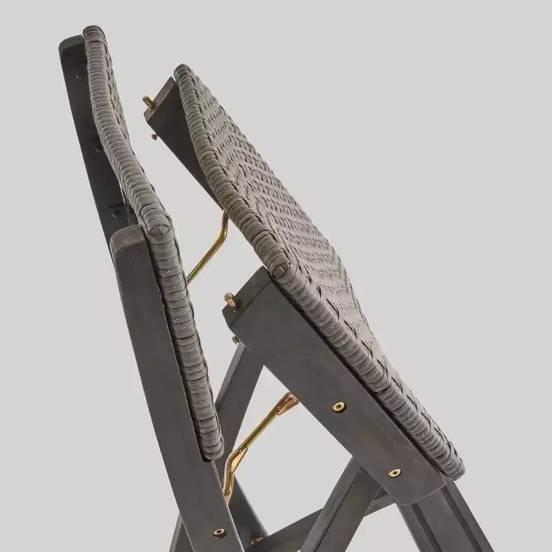 Polaris Set Bar da 26" Quadrato in 3 Pezzi in Legno e Vimini Grigio Scuro - Christopher Knight Home: Set da Pranzo per Patio Resistente alle Intemperie con 2 Sgabelli