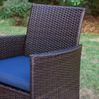 Set da pranzo da 7 pezzi per patio con tavolo rettangolare in acciaio e sedie in rattan con schienale chiuso blu/marrone - Captiva Designs