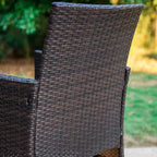 Set da pranzo da 7 pezzi per patio con tavolo rettangolare in acciaio e sedie in rattan con schienale chiuso blu/marrone - Captiva Designs