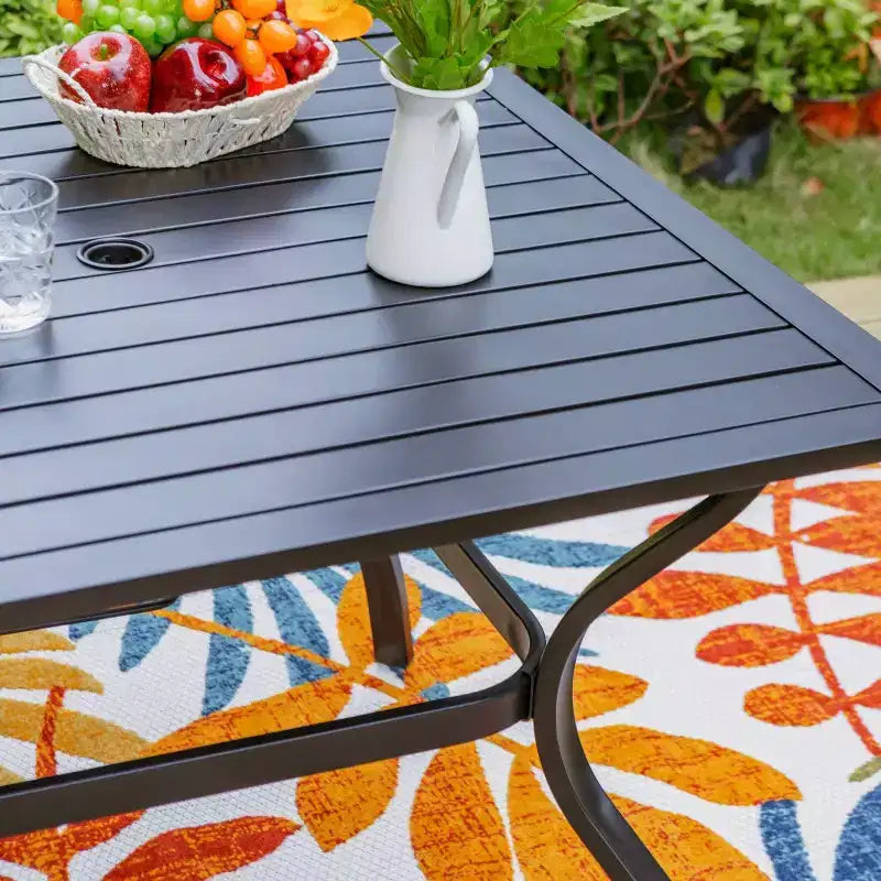 Ensemble de patio 5 pièces avec table en métal de 37 po et fauteuils pivotants - Captiva Designs