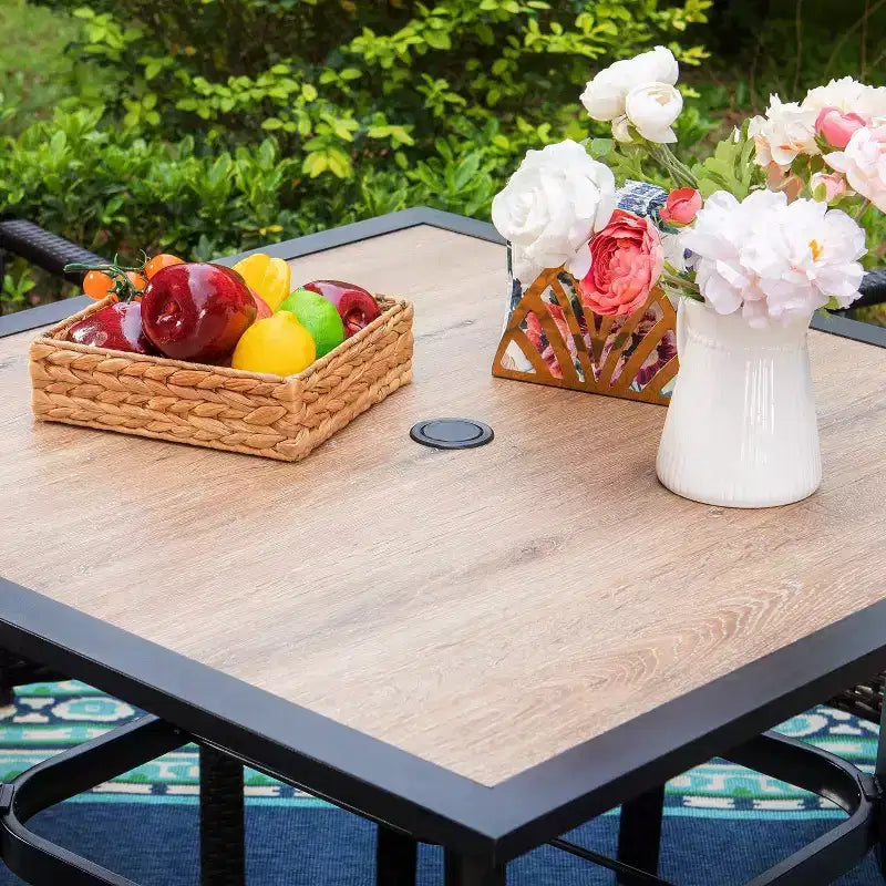Set da 5 pezzi tavolo e sedie in metallo con design quadrato - Captiva Designs