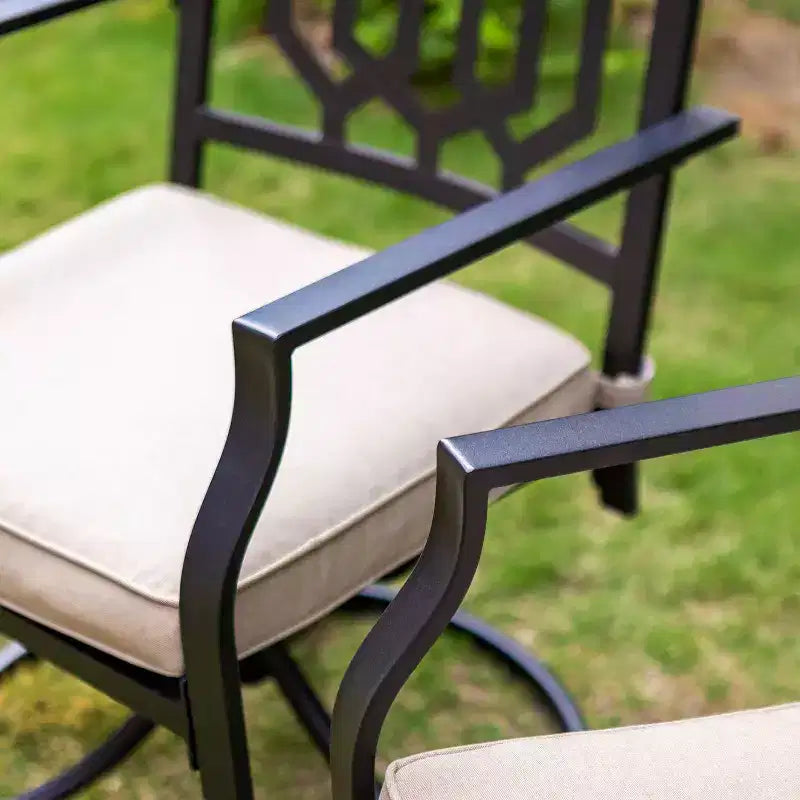Ensemble de salle à manger de patio en fer forgé 3 pièces avec table carrée avec trou pour parasol et chaises pivotantes - Captiva Designs