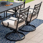 Set da pranzo da esterni 5 pezzi con sedie girevoli con cuscini spessi per seduta e schienale e tavolo quadrato in finto legno con foro per ombrellone - Captiva Designs
