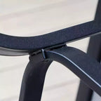 Set da pranzo da esterni 5 pezzi con sedie girevoli con cuscini spessi per seduta e schienale e tavolo quadrato in finto legno con foro per ombrellone - Captiva Designs