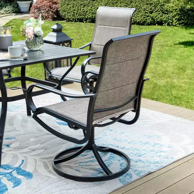 Ensemble de patio avec table en acier avec trou pour parasol de 1,57 po et chaises pivotantes à 360° en textilène - Captiva Designs