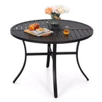 Set da pranzo da esterno da 5 pezzi con tavolo rotondo a doghe in metallo con foro per ombrellone - Captiva Designs: Sedie impilabili, resistenti alla ruggine