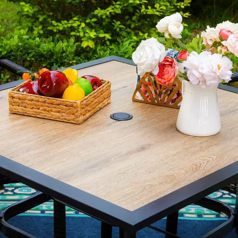 Set da pranzo da patio 5 pezzi con tavolo quadrato e poltrone imbottite - Captiva Designs