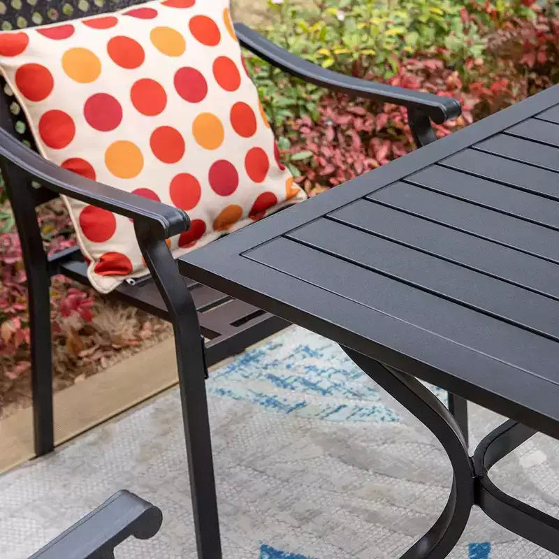 Set da pranzo da esterni da 5 pezzi con tavolo quadrato a doghe in metallo con foro per ombrellone da 1,57" - Captiva Designs: Set di mobili da patio per 4 persone, acciaio verniciato a polvere