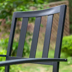 Ensemble repas d'extérieur 5 pièces avec chaises empilables à rayures et table ronde en métal avec trou pour parasol - Noir - Captiva Designs : Cadre en acier