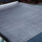 Set da patio da 5 pezzi con tavolo in acciaio con foro per ombrellone da 2" e sedie a fionda con telaio in alluminio - Captiva Designs