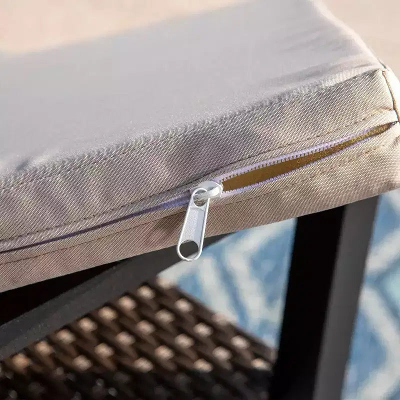 Set da pranzo per esterni 7 pezzi: tavolo in acciaio, sedie in vimini, cuscini - Captiva Designs