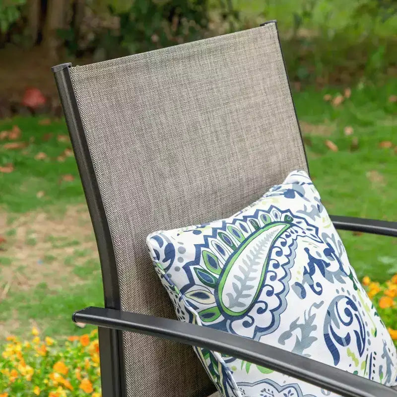 Set da pranzo per patio da 7 pezzi con tavolo in finto legno/acciaio con foro per ombrellone e sedie a sdraio - Captiva Designs