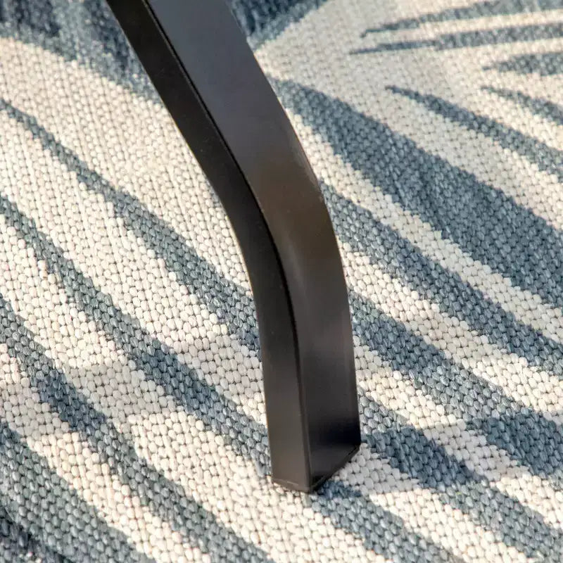 Set da pranzo per patio da 7 pezzi con tavolo in finto legno/acciaio con foro per ombrellone e sedie a sdraio - Captiva Designs