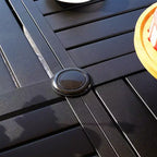 Set da pranzo da esterno 5 pezzi con sedie in vimini con cuscini e tavolo rotondo in metallo con foro per ombrellone - Blu - Captiva Designs