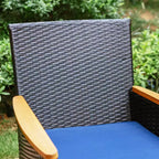 Set da pranzo da esterno 5 pezzi con sedie in vimini con cuscini e tavolo rotondo in metallo con foro per ombrellone - Blu - Captiva Designs