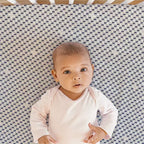 Materasso per culla e lettino Simmons Kids a doppia faccia - Radiant Sky: schiuma solida ad alta densità, rivestimento impermeabile, 3,8 kg