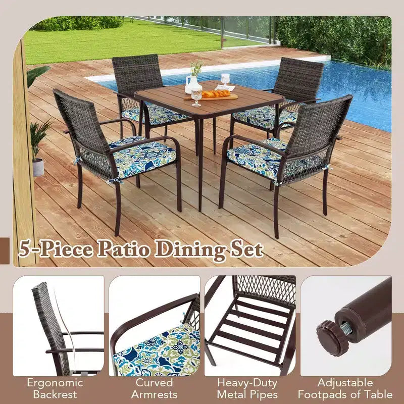Set da pranzo da patio Costway 5 pezzi con tavolo in legno-plastica e foro per ombrellone per cortile