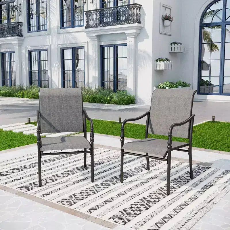Captiva Designs Ensemble de 9 pièces, table rectangulaire spacieuse en métal à lattes avec trou pour parasol et chaises fixes en acier avec accoudoirs en forme de calebasse.