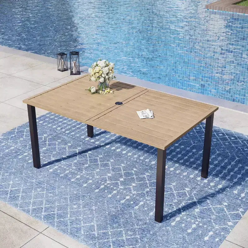 Table rectangulaire d'extérieur Captiva Designs 7 pièces en acier avec trou pour parasol et chaises pivotantes en textilène