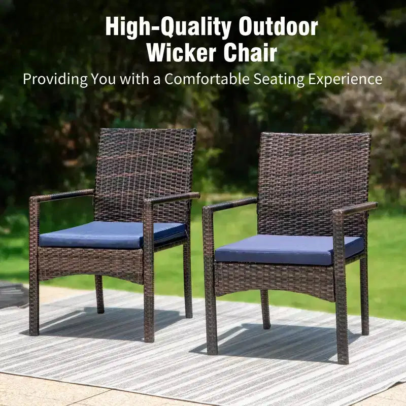 Captiva Designs Set da pranzo 7 pezzi con tavolo in acciaio con ripiano a doghe e foro per ombrellone e sedie in rattan con braccioli imbottiti