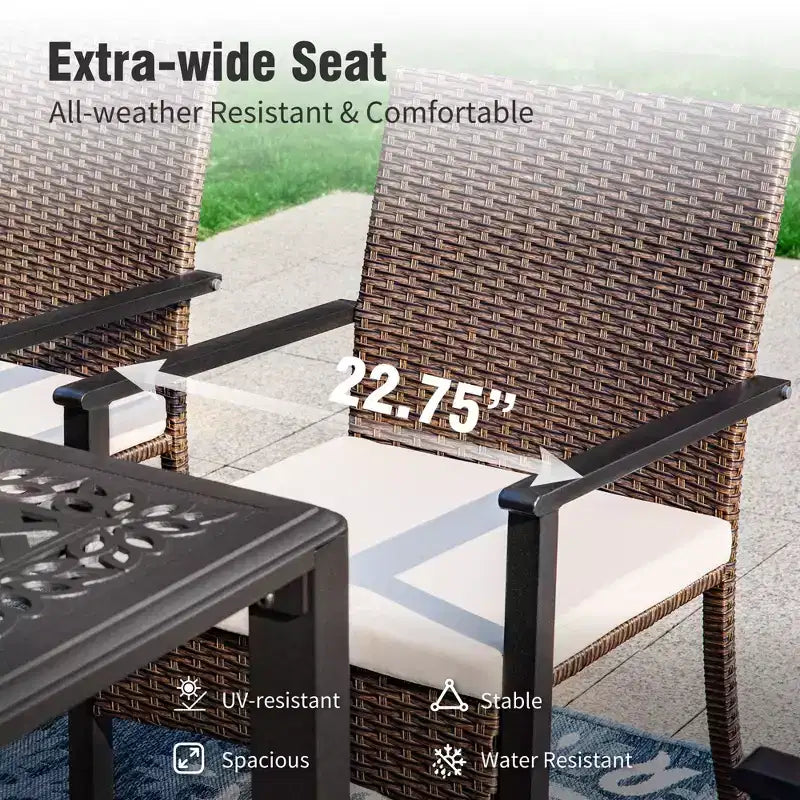 Captiva Designs Set da pranzo 7 pezzi con tavolo in acciaio con ripiano a doghe e foro per ombrellone e sedie in rattan con braccioli imbottiti