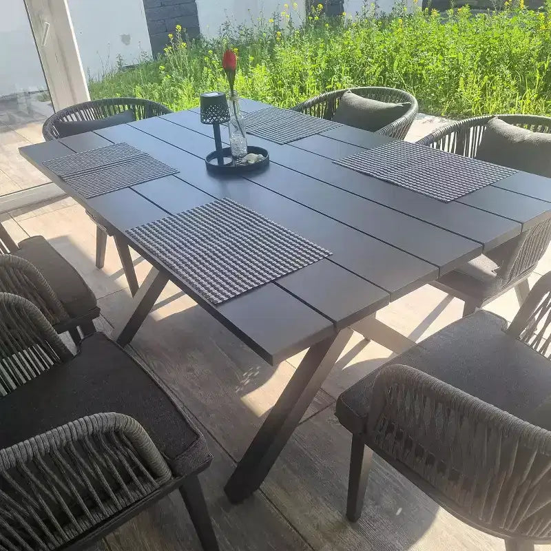 PURPLE LEAF Set da Pranzo per Esterni con Tavolo in Alluminio e Sedie in Corda Intrecciata con Cuscini Inclusi per Arredo Giardino Cucina
