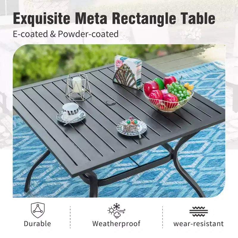 Set da pranzo da patio Captiva Designs con tavolo in acciaio a doghe e sedie in metallo con cuscini