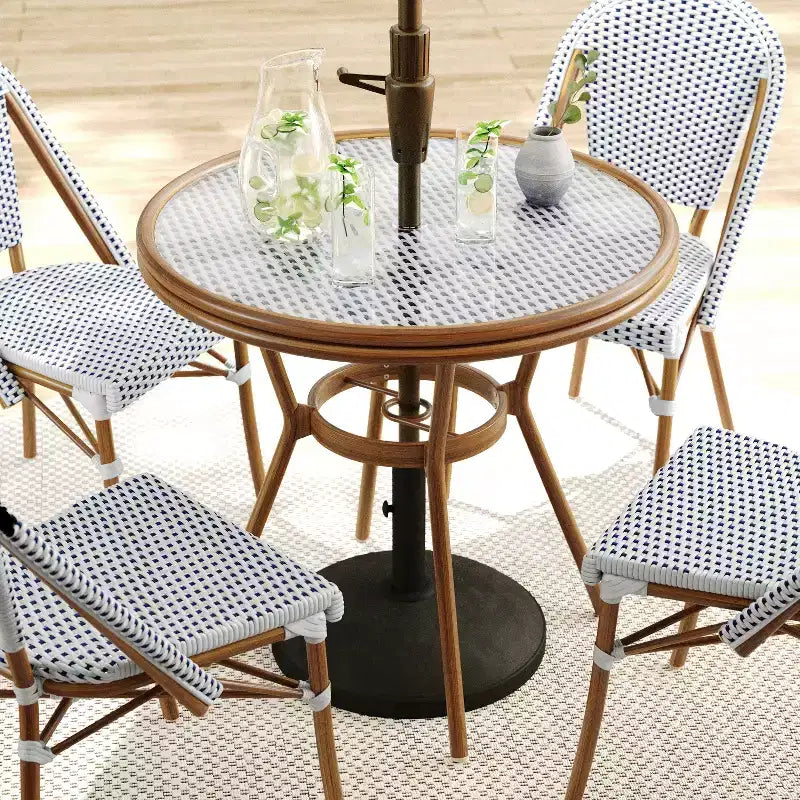 Tavolo da pranzo da bistrò per interni ed esterni Lily Pond di Martha Stewart con 4 sedie da bistrò impilabili