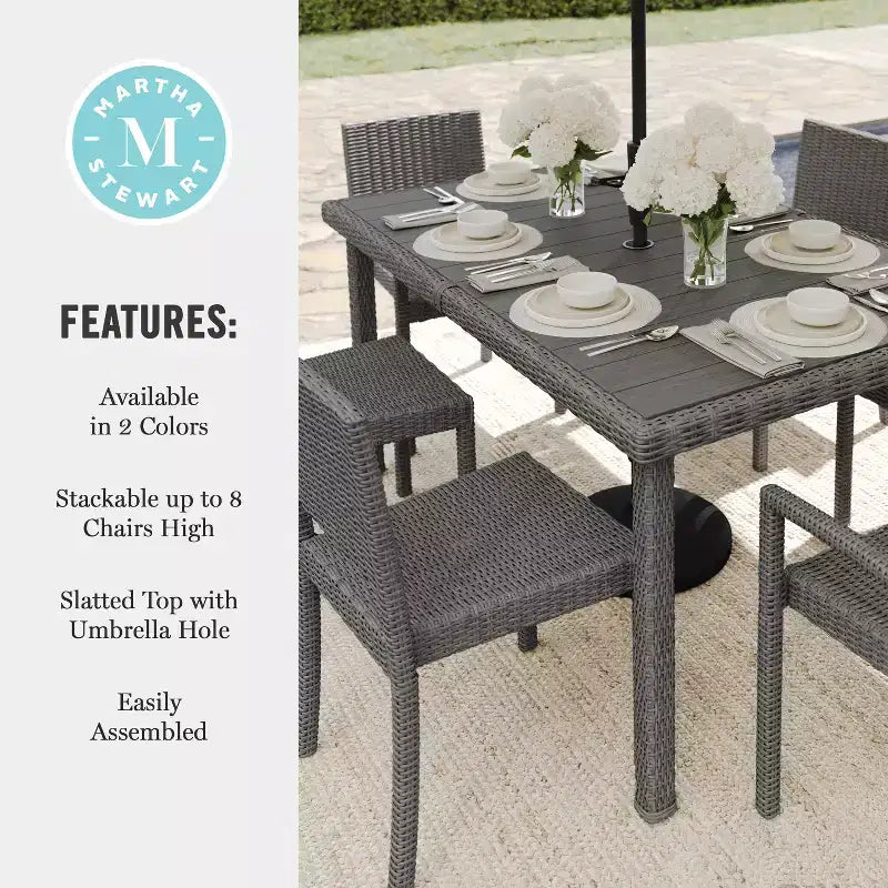 Set da pranzo Martha Stewart Bedford da 7 pezzi per interni ed esterni con 6 sedie impilabili e tavolo da patio da 62 pollici con piano in legno composito in vimini di rattan