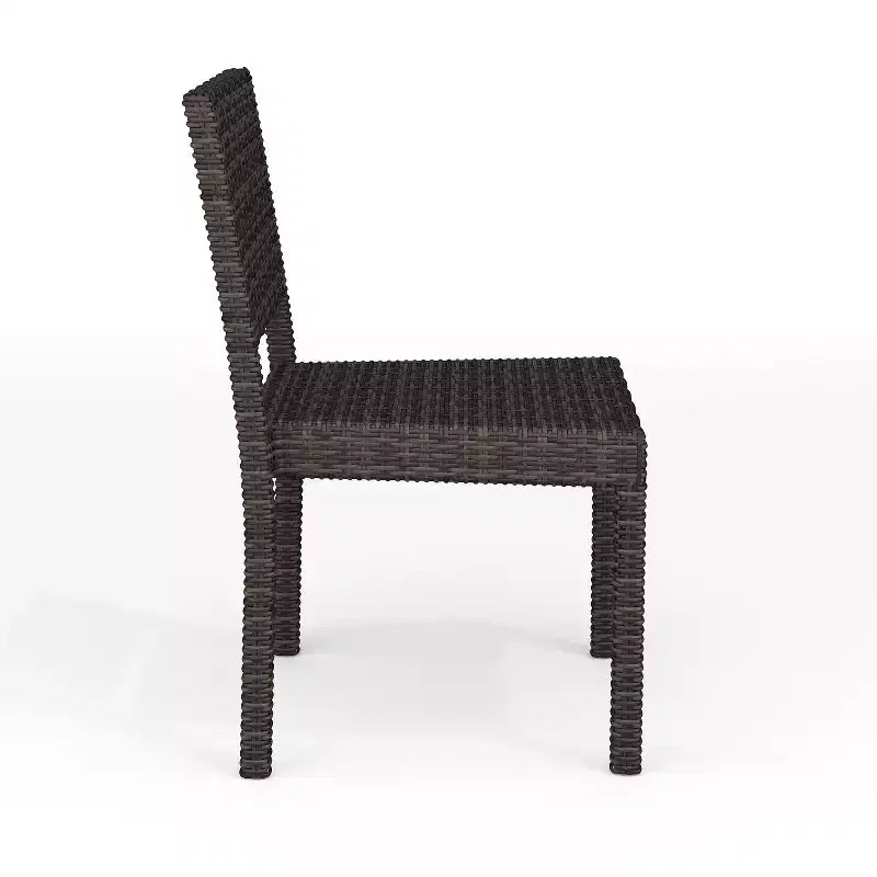 Set da pranzo per interni ed esterni Martha Stewart Bedford da 9 pezzi con 8 sedie da pranzo impilabili e tavolo da patio da 71 pollici con piano in legno composito in rattan intrecciato