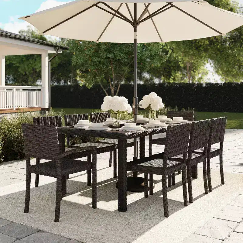 Set da pranzo per interni ed esterni Martha Stewart Bedford da 9 pezzi con 8 sedie da pranzo impilabili e tavolo da patio da 71 pollici con piano in legno composito in rattan intrecciato