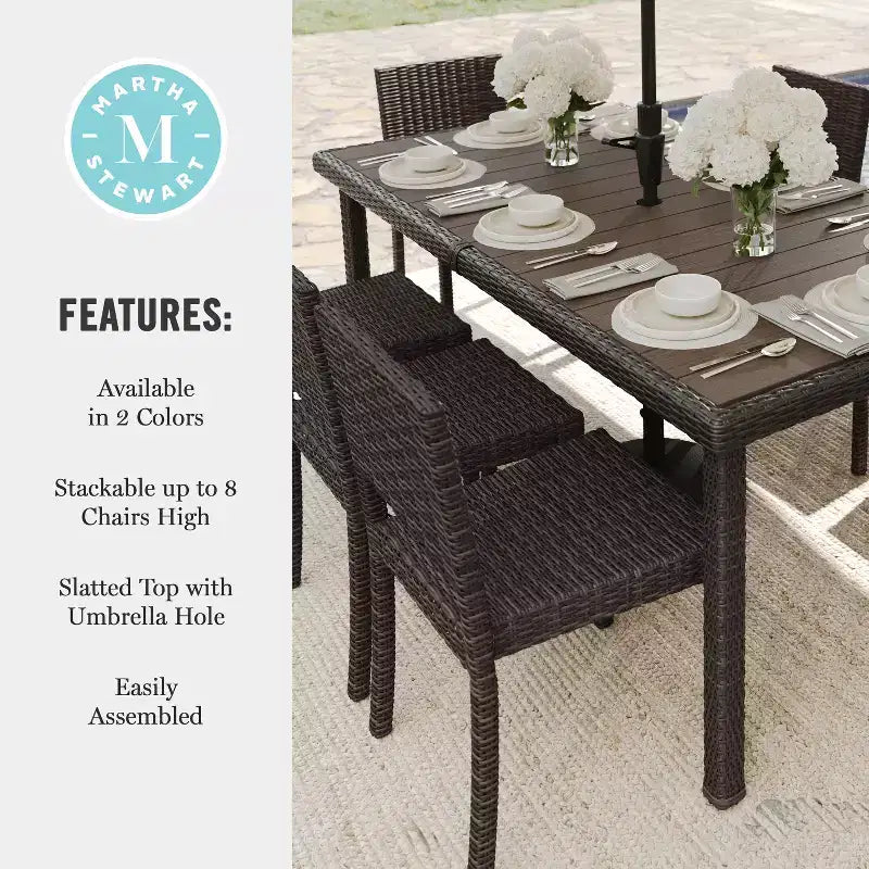 Set da pranzo per interni ed esterni Martha Stewart Bedford da 9 pezzi con 8 sedie da pranzo impilabili e tavolo da patio da 71 pollici con piano in legno composito in rattan intrecciato