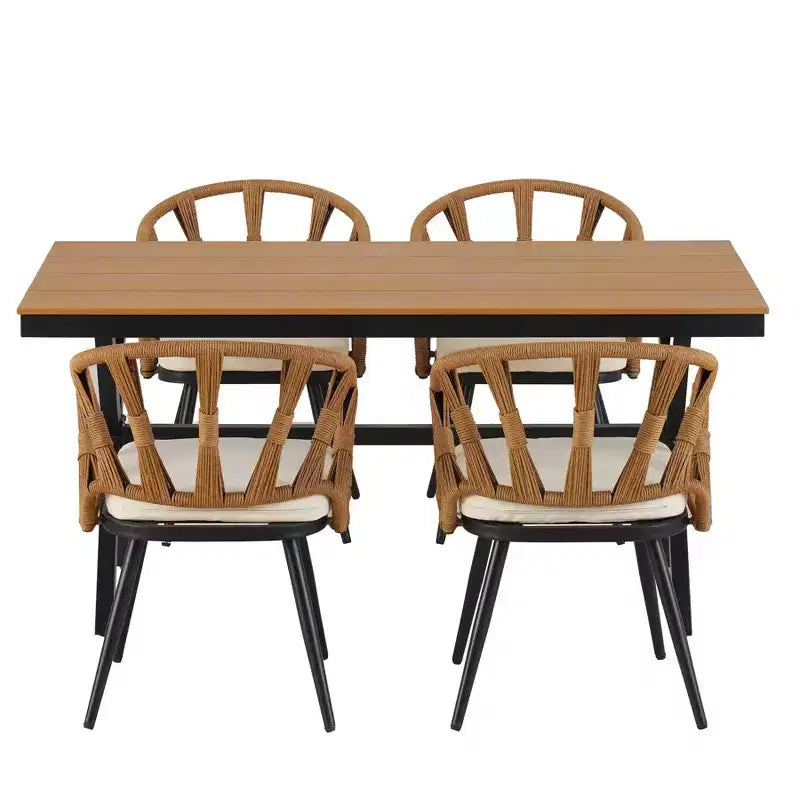 Set da esterno contemporaneo Whisen con sedie in rattan PE e tavolo in legno plastico, adatto per giardini e prati