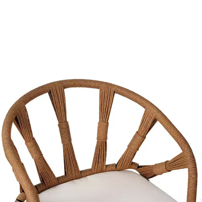 Set da esterno contemporaneo Whisen con sedie in rattan PE e tavolo in legno plastico, adatto per giardini e prati
