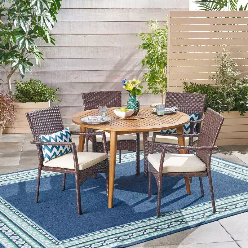 Christopher Knight Home Haley Set da pranzo da 5 pezzi per esterni in legno di acacia e vimini con cuscino