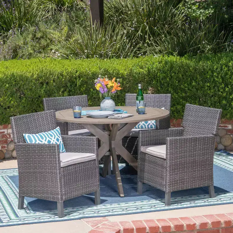 Christopher Knight Home Wes Set da pranzo da esterno a 5 pezzi in legno di acacia e vimini con cuscini