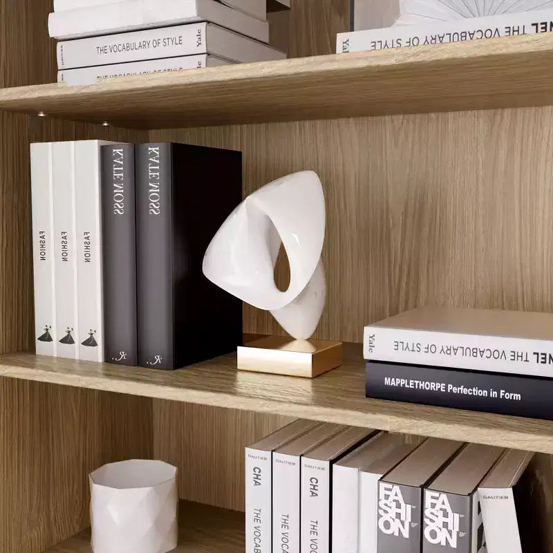 Mobile in legno d'accento con ripiani regolabili