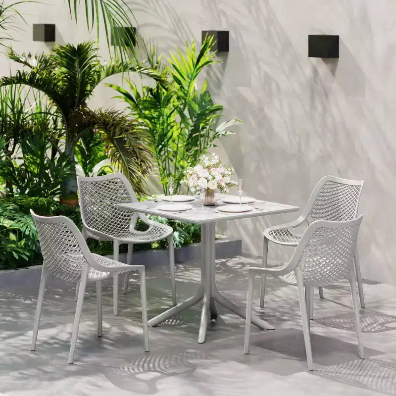 Set da pranzo da esterno moderno quadrato WestinTrends Playa 5 pezzi con sedie da esterno impilabili