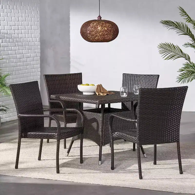 Set da pranzo impilabile da 5 pezzi in vimini per esterni Galvez GDFStudio