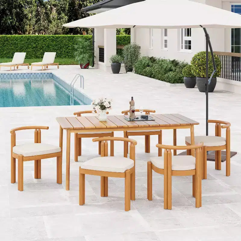 Set da pranzo da esterni a 7 pezzi Christopher Knight Home Varkael Rustic in legno di acacia con cuscini
