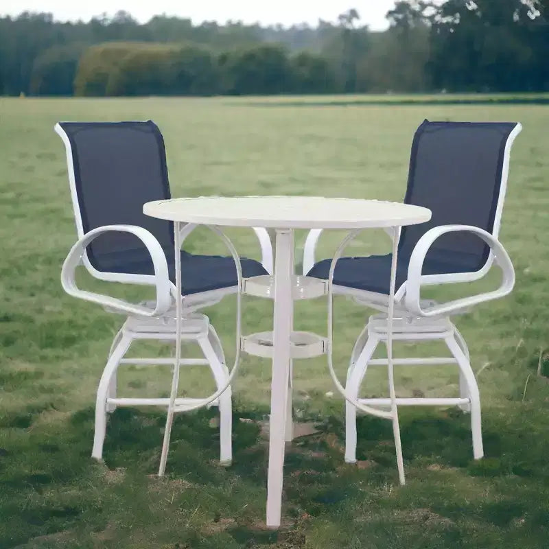 Courtyard Casual Santa Fe, ensemble repas 3 pièces pour balcon, hauteur 36", rond. Comprend une table de balcon de 36" et deux tabourets de balcon pivotants.