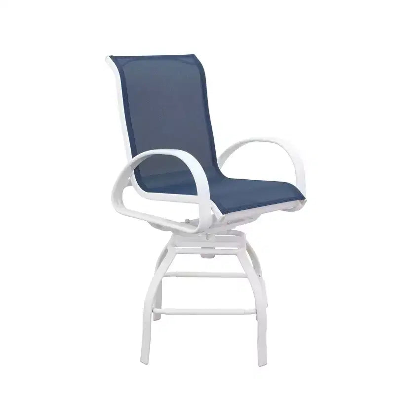 Courtyard Casual Santa Fe, ensemble repas 3 pièces pour balcon, hauteur 36", rond. Comprend une table de balcon de 36" et deux tabourets de balcon pivotants.