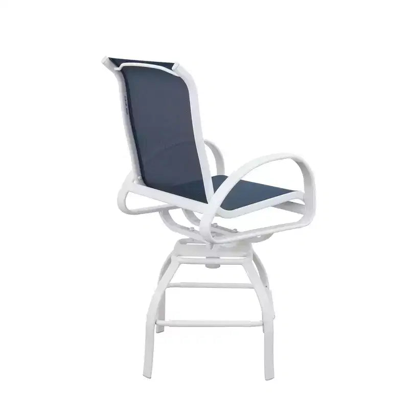 Courtyard Casual Santa Fe, ensemble repas 3 pièces pour balcon, hauteur 36", rond. Comprend une table de balcon de 36" et deux tabourets de balcon pivotants.