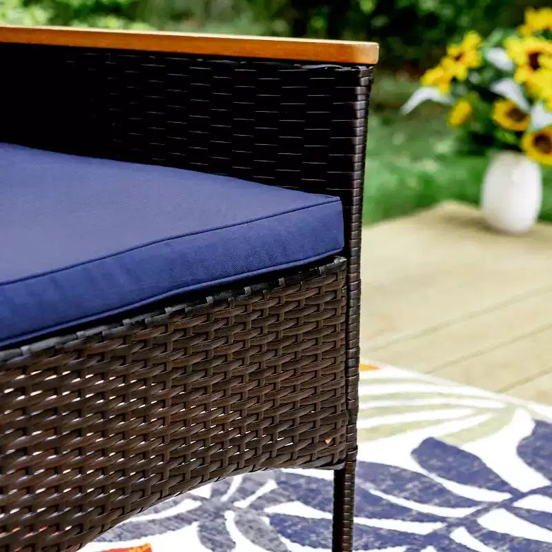 Captiva Designs Set da pranzo da 7 pezzi per patio con tavolo in legno di acacia con finitura a olio e sedie in rattan