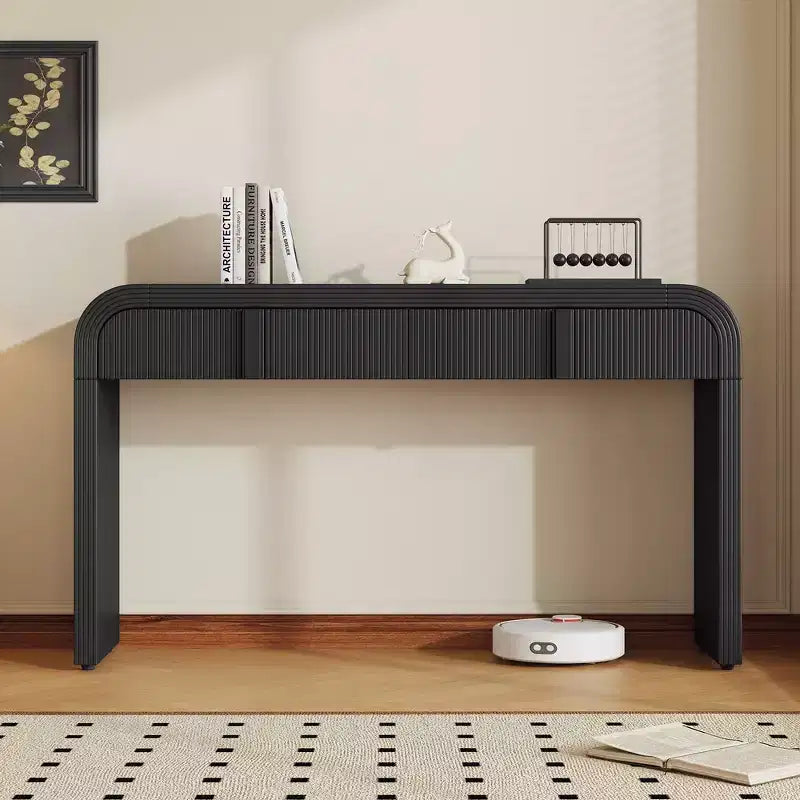 Consolle da ingresso minimalista Whisen con curve morbide e arrotondate, eleganti cassetti scanalati e superficie lucida e resistente