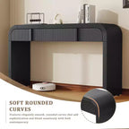 Consolle da ingresso minimalista Whisen con curve morbide e arrotondate, eleganti cassetti scanalati e superficie lucida e resistente