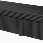 Consolle da ingresso minimalista Whisen con curve morbide e arrotondate, eleganti cassetti scanalati e superficie lucida e resistente