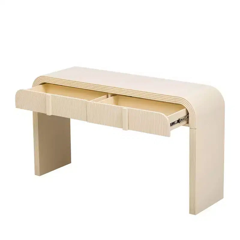 Consolle da ingresso minimalista Whisen con curve morbide e arrotondate, eleganti cassetti scanalati e superficie lucida e resistente