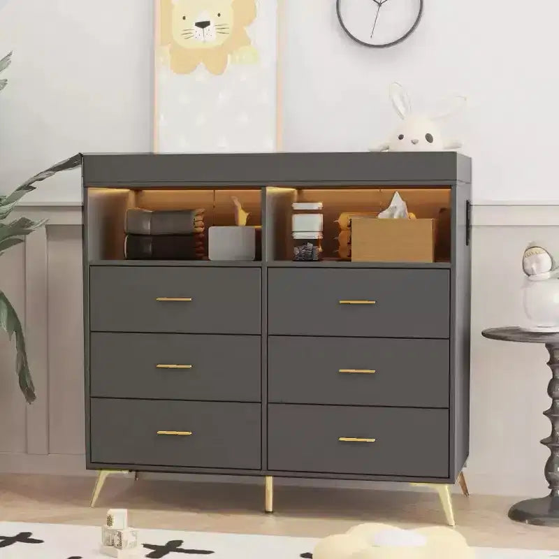 Fasciatoio con cassetti, cassettiera per neonati con fasciatoio superiore, presa di corrente, luce LED e piedini in metallo, stazione per il cambio pannolini