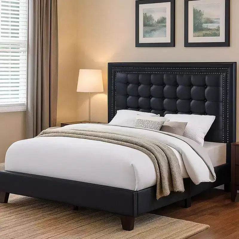 Letto Queen Royal Hampton Modern con piattaforma, rivestimento con trapuntatura profonda, similpelle nera